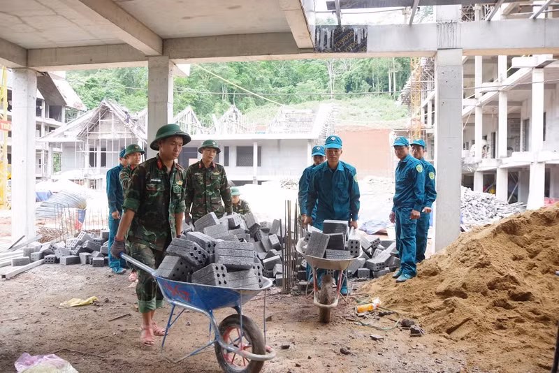 Khi hoàn thành và đưa vào sử dụng, các công trình sẽ góp phần nâng cao chất lượng giáo dục, tạo điều kiện thuận lợi cho học sinh các địa bàn biên giới được học tập trong môi trường khang trang, đầy đủ hơn. bo-doi-2.jpg
