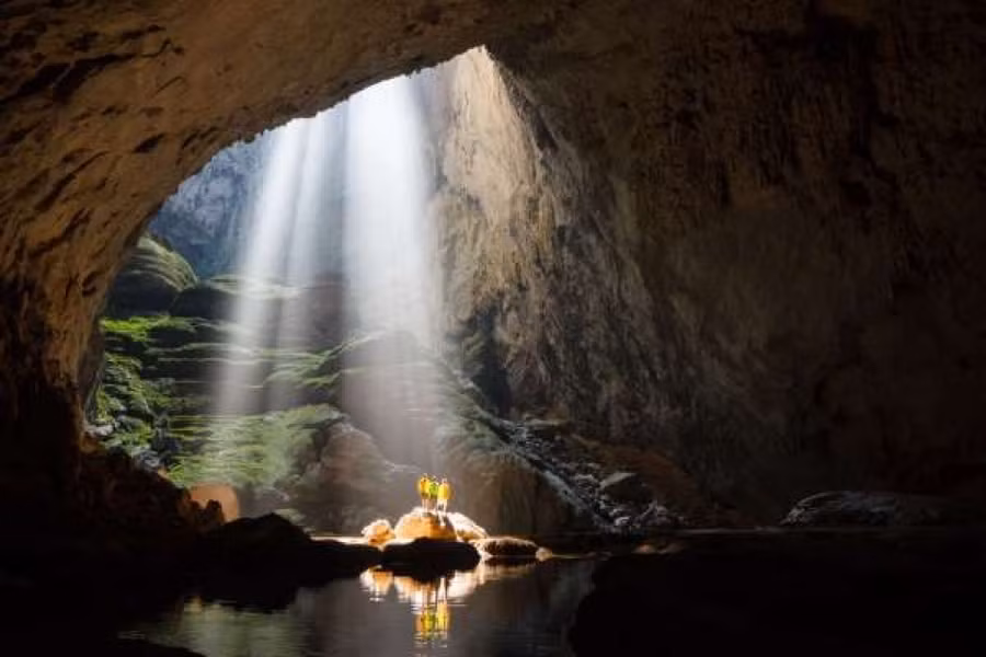 Bên trong hang Sơn Đoòng