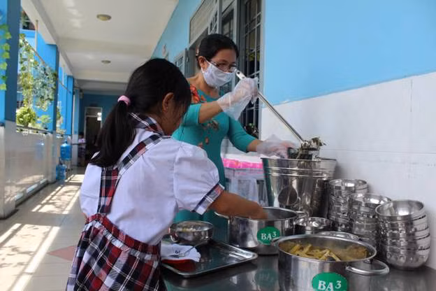 Chăm sóc dinh dưỡng trẻ em lứa tuổi học đường giúp trẻ phát triển toàn diện về trí tuệ và thể chất.