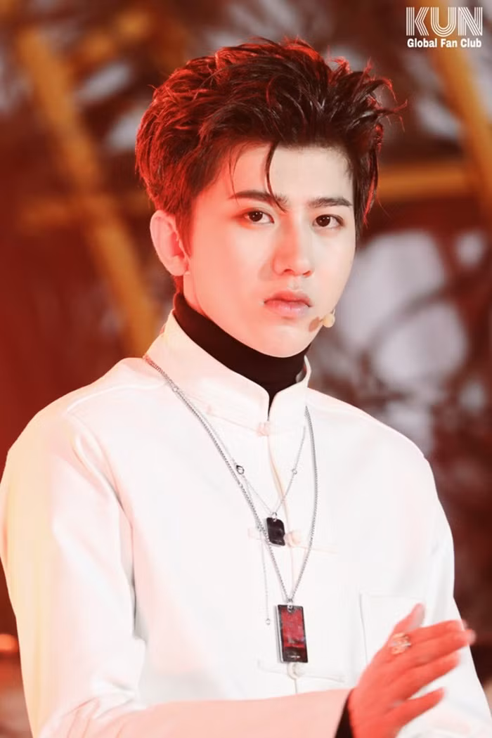 10 sao Hoa ngữ nổi bật nhất năm 2019: Vương Nhất Bác, Triệu Lệ Dĩnh không phải dẫn đầu ảnh 8