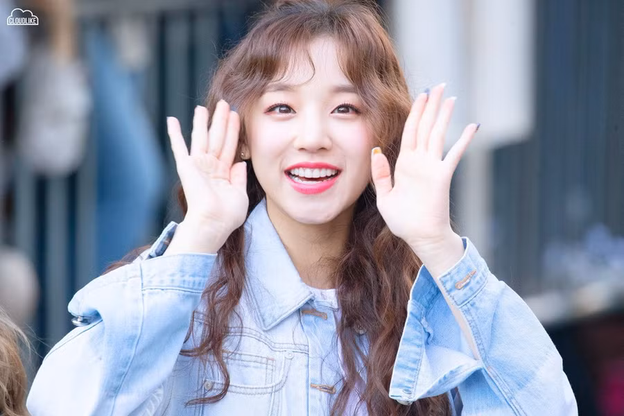 5 idol nu co guong mat dep nhat Kpop hinh anh 9 DemoIhlWAAApruG.jpg