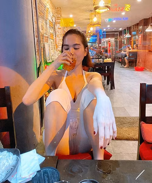 Ngọc Trinh ở nhà và dự sự kiện 3 Ngọc Trinh, thời trang Ngọc Trinh, sao việt