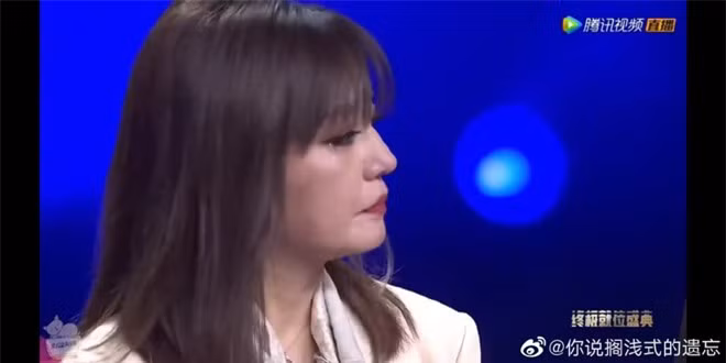 Nhan sắc thực sự của Triệu Vy được tiết lộ trên sóng truyền: Bọng mắt lớn, dấu hiệu lão hoá quá rõ ràng - Ảnh 2.