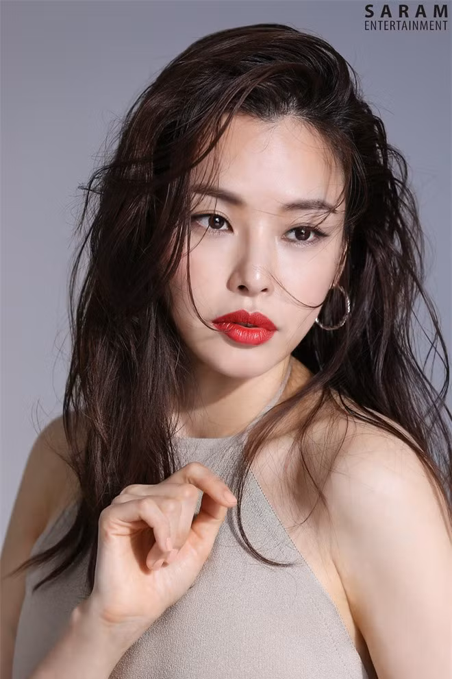 Công bố top 10 diễn viên điện ảnh hot nhất Hàn Quốc 2019: Mỹ nhân duy nhất có mặt giữa dàn tài tử đắt giá là ai? - Ảnh 10.