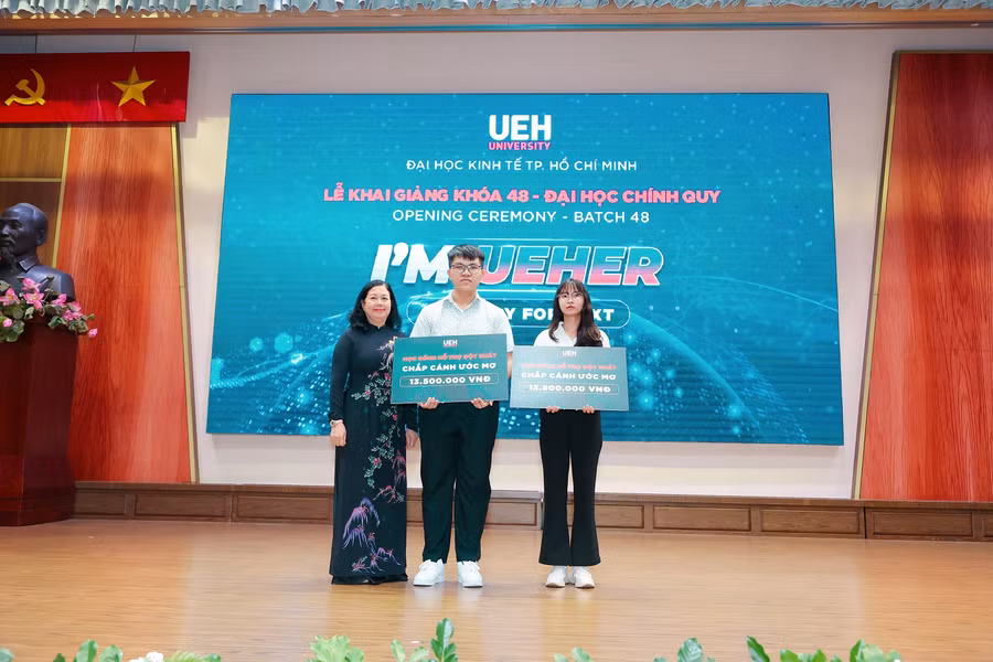 UEH trao học bổng cho sinh viên theo học tại cơ sở TPHCM.