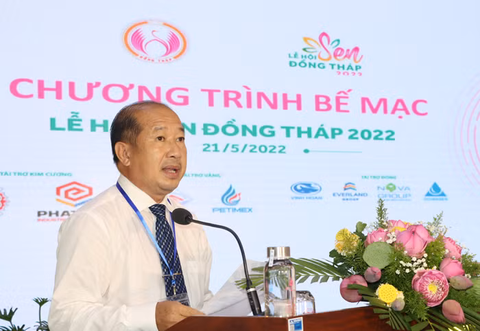 Ông Đoàn Tấn Bửu, Phó Chủ tịch Ủy ban nhân dân tỉnh/Trưởng Ban Tổ chức Lễ hội Sen Đồng Tháp phát biểu bế mạc Lễ hội