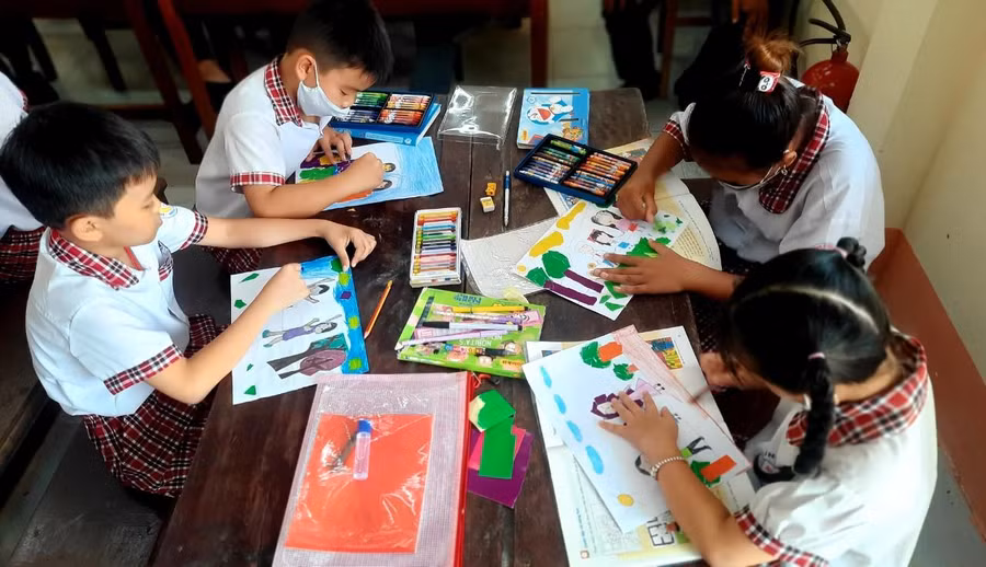 Học sinh năng động và sáng tạo trong mọi hoạt động học tập.