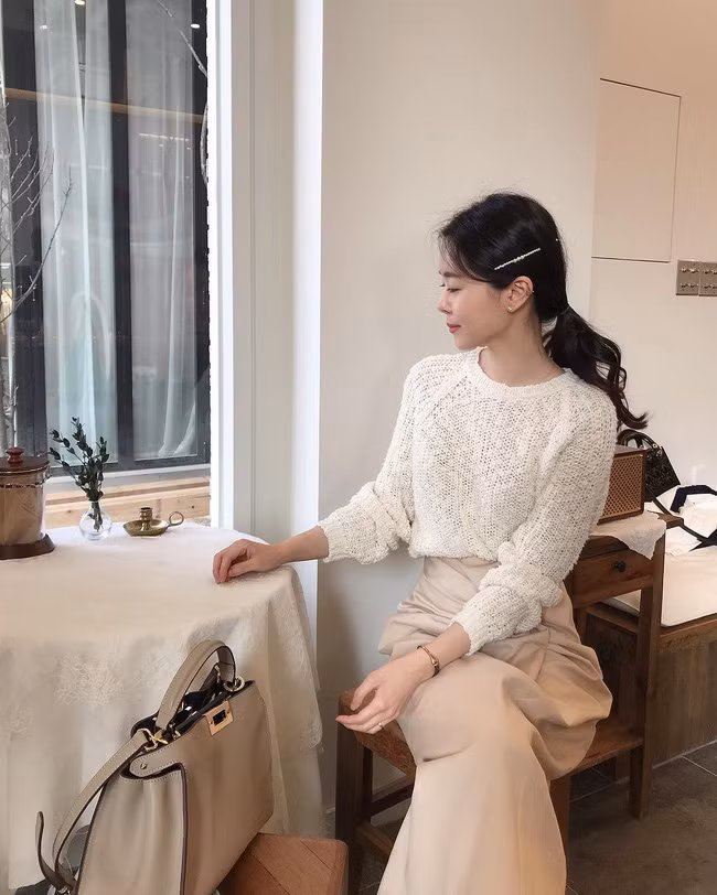 Biết là cặp tóc đang hot, nhưng muốn xinh trẻ và không sến với phụ kiện này thì nhất định các nàng phải biết vài tips sau - Ảnh 2. Biết là cặp tóc đang hot, nhưng muốn xinh trẻ và không sến với phụ kiện này thì nhất định các nàng phải biết vài tips sau - Ảnh 2.