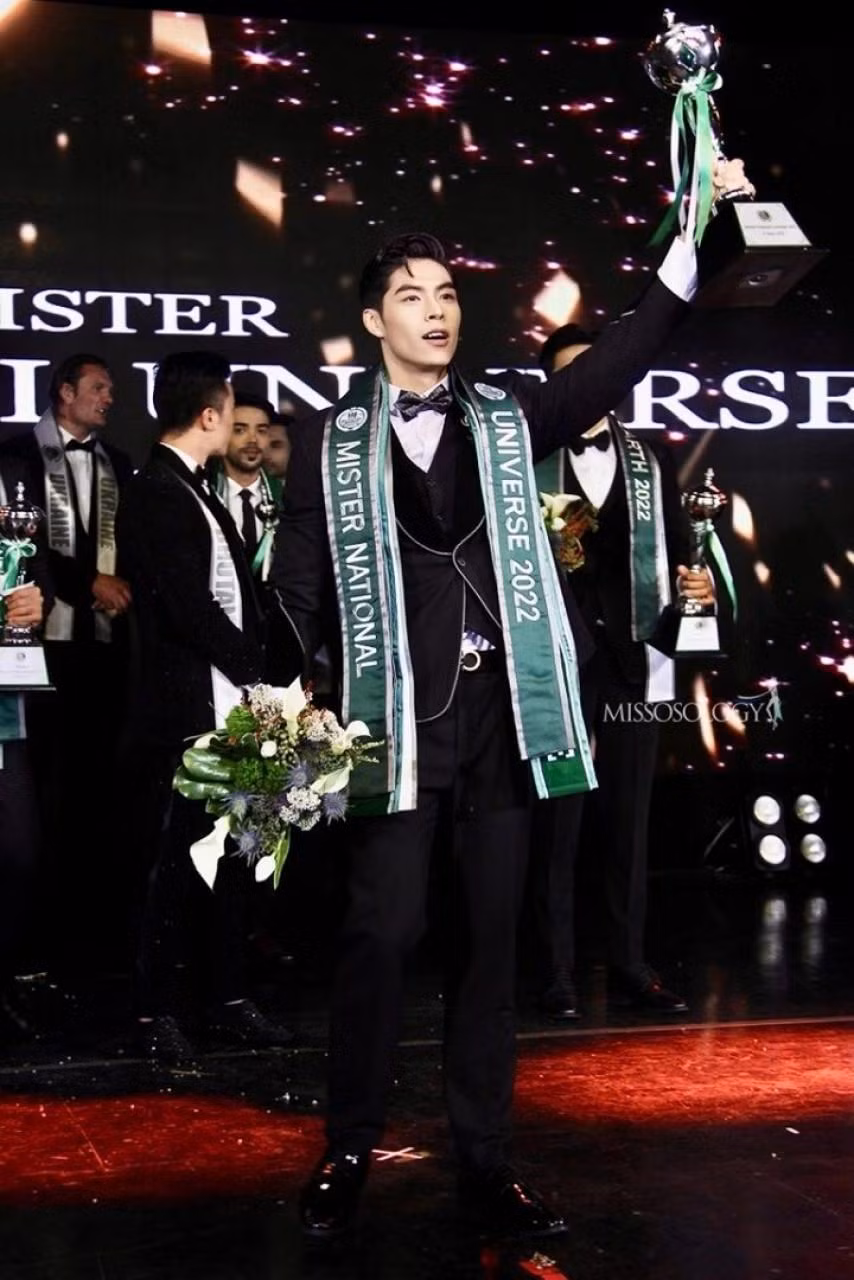 Ngô Hoàng Phi Việt - đạt giải Nam vương của cuộc thi Mister National Universe 2022 (Ảnh: Missosology).