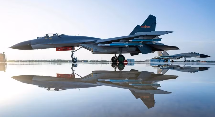 J-11 Trung Quốc được cho là bản sao cấp thấp hơn của Su-27SK Nga