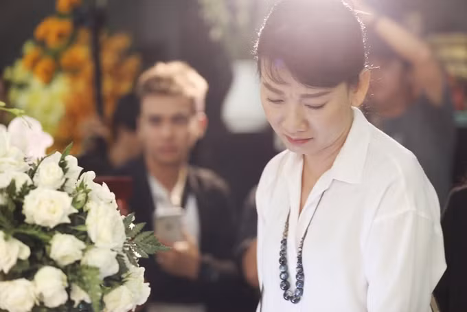 Vợ con, đồng nghiệp tiễn biệt nghệ sĩ Lê Bình ảnh 4 Vợ con, đồng nghiệp tiễn biệt nghệ sĩ Lê Bình
