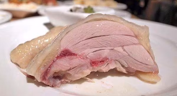 Thấy dấu hiệu này trên thịt gà nhưng vẫn ăn, 36 tiếng sau người phụ nữ ngộ độc tử vong ảnh 1 Thấy dấu hiệu này trên thịt gà nhưng vẫn ăn, 36 tiếng sau người phụ nữ ngộ độc tử vong - 1