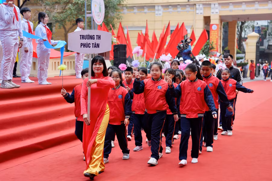 Các đội tham gia Hội khỏe Phù Đổng lần thứ X quận Hoàn Kiếm năm 2024.