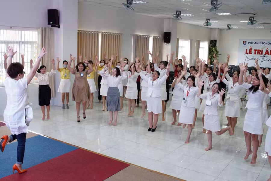 Không khí rộn ràng trong một buổi Tập huấn của Ú Òa Music tại Trường Mầm non Việt Anh – Bình Dương.