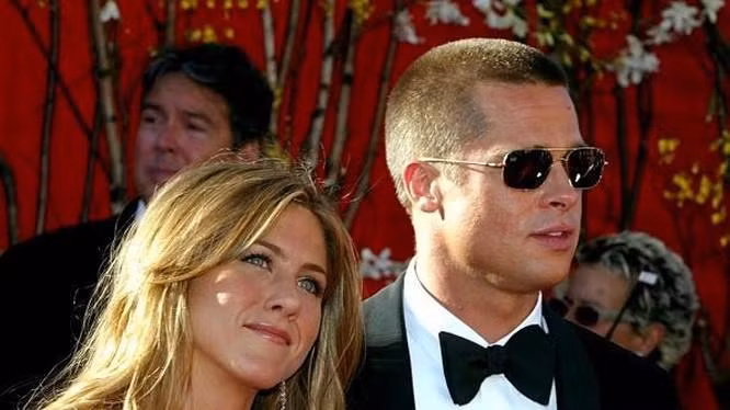 Jennifer thời mặn nồng với Pitt Jennifer thời mặn nồng với Pitt