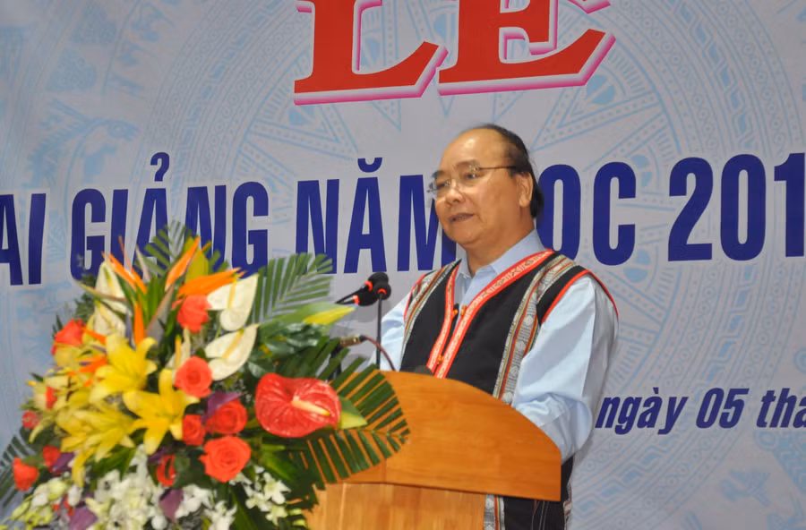 Thủ tướng Nguyễn Xuân Phúc phát biểu tại Lễ Khai giảng năm học Trường PTDTNT huyện Tu Mơ Rông.