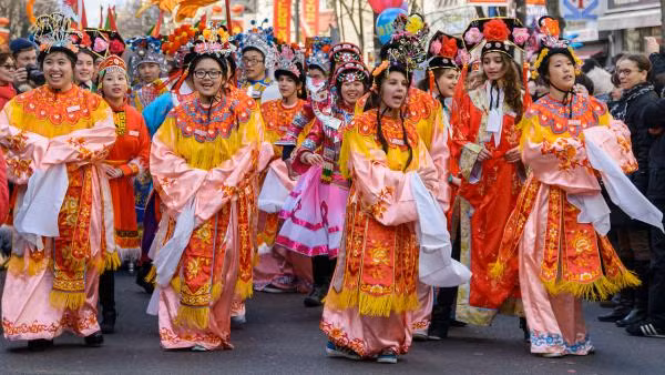 Tết nguyên đán 2015 trên đại lộ Choisy quận 13 Paris