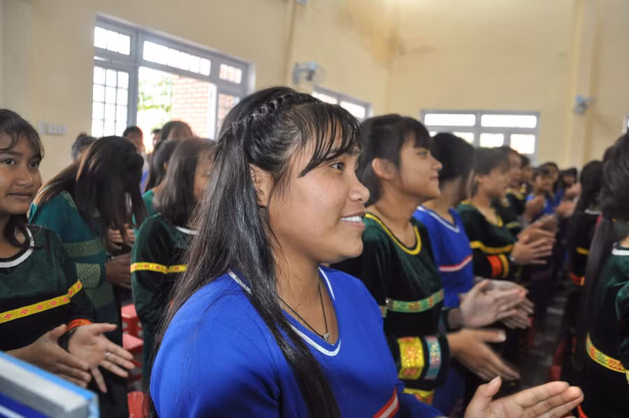 Thủ tướng Nguyễn Xuân Phúc dự lễ khai giảng cùng thầy trò huyện Tu Mơ Rông ảnh 3 Thủ tướng Nguyễn Xuân Phúc dự lễ khai giảng cùng thầy trò huyện Tu Mơ Rông ảnh 3