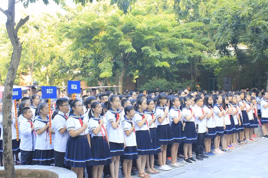 Màn hát quốc ca diễn ra trang nghiêm