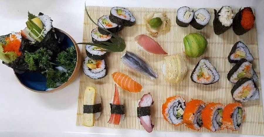 Chị em nội trợ có thể cuộn sushi theo nhiều hình dáng khác nhau