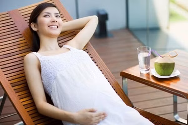 Mẹ bầu 6 tháng hoang mang khi uống nhiều nước nhưng vẫn bị cảnh báo THIẾU NƯỚC ỐI