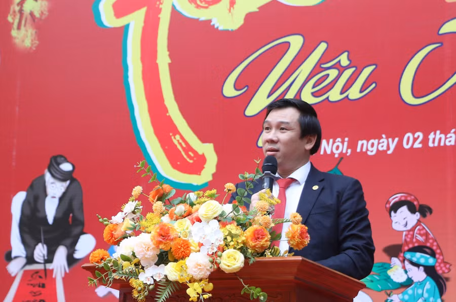 Thầy Nguyễn Văn Công - Chủ tịch Hội đồng, Phó Hiệu trưởng Trường THPT Huỳnh Thúc Kháng chia sẻ về ý nghĩa của ngày hội xuân.