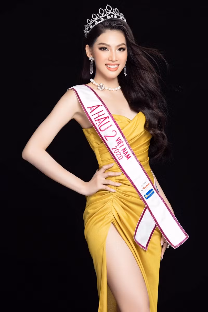 Á hậu Ngọc Thảo đẹp kiêu sa.
