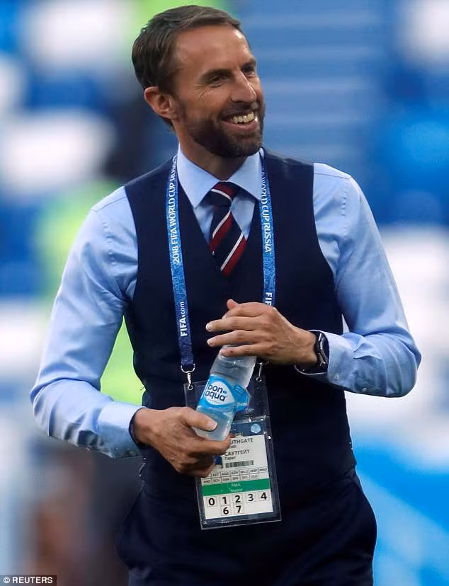 Bỗng nhiên áo gi-lê nam bán “đắt như tôm tươi” nhờ World Cup ảnh 2