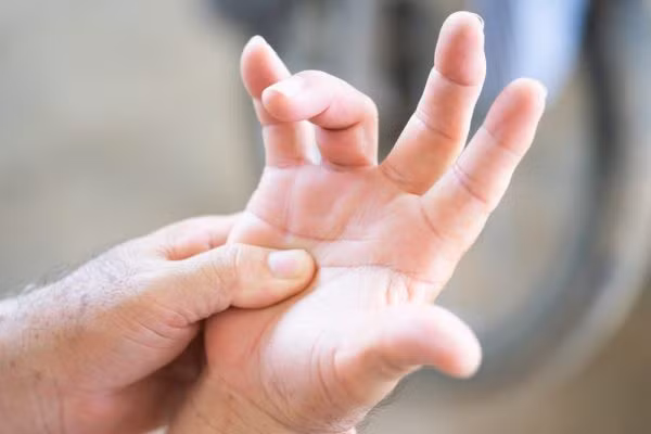10 biểu hiện bất thường trên tay đang ngầm tố cáo” hàng loạt vấn đề sức khỏe mà bạn không ngờ đến-2