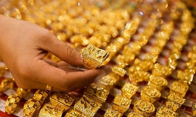 Giá vàng cuối tuần quay đầu giảm nhẹ