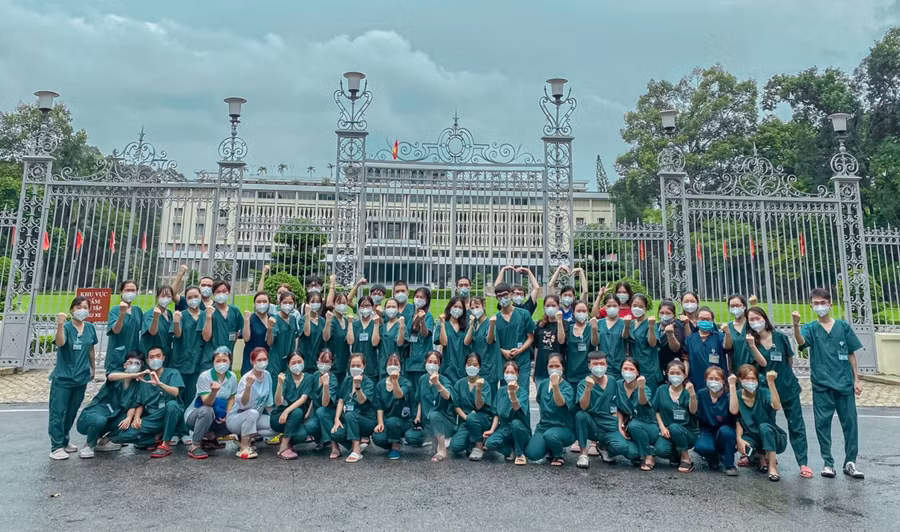 Đoàn công tác của Trường Cao đẳng y tế Bạch Mai tại TP Hồ Chí Minh. Ảnh: NTCC.