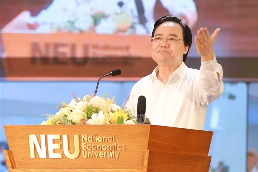 Bộ trưởng Bộ GD&ĐT Phùng Xuân Nhạ phát biểu chỉ đạo tại Hội nghị trực tuyến về công tác tuyển sinh năm 2019 và thực hiện Luật sửa đổi, bổ sung một số điều của Luật Giáo dục đại học (Ảnh: gdtd.vn)