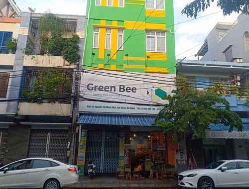 Trung tâm ngoại ngữ Green Bee đóng kín cửa (ảnh ghi nhận vào chiều 22/7)