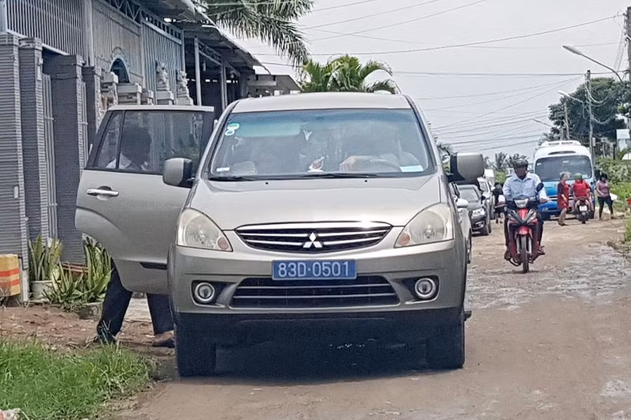Xác minh xe biển xanh dự đám cưới con Trưởng đoàn ĐBQH Sóc Trăng