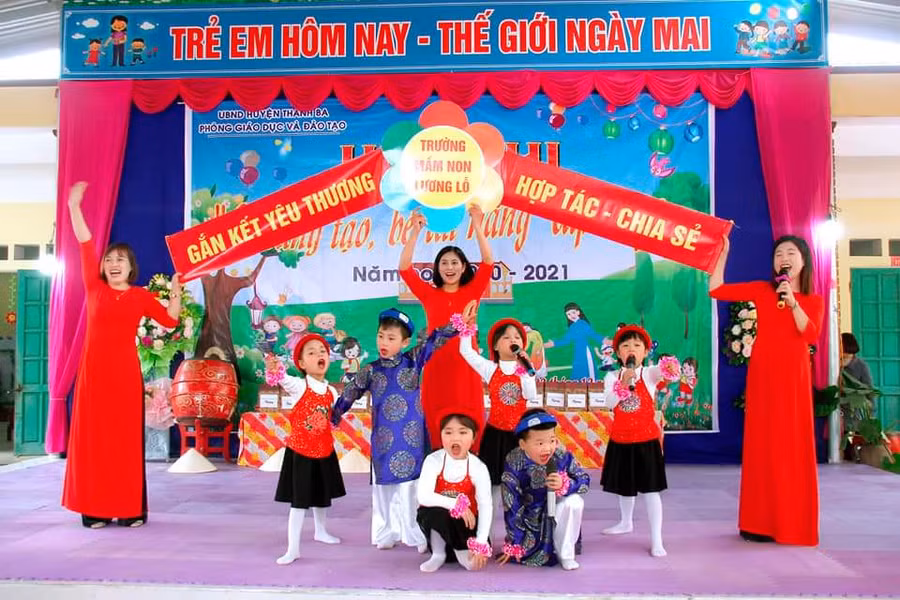 Phần thi Chào hỏi trường của Mầm non Lương Lỗ
