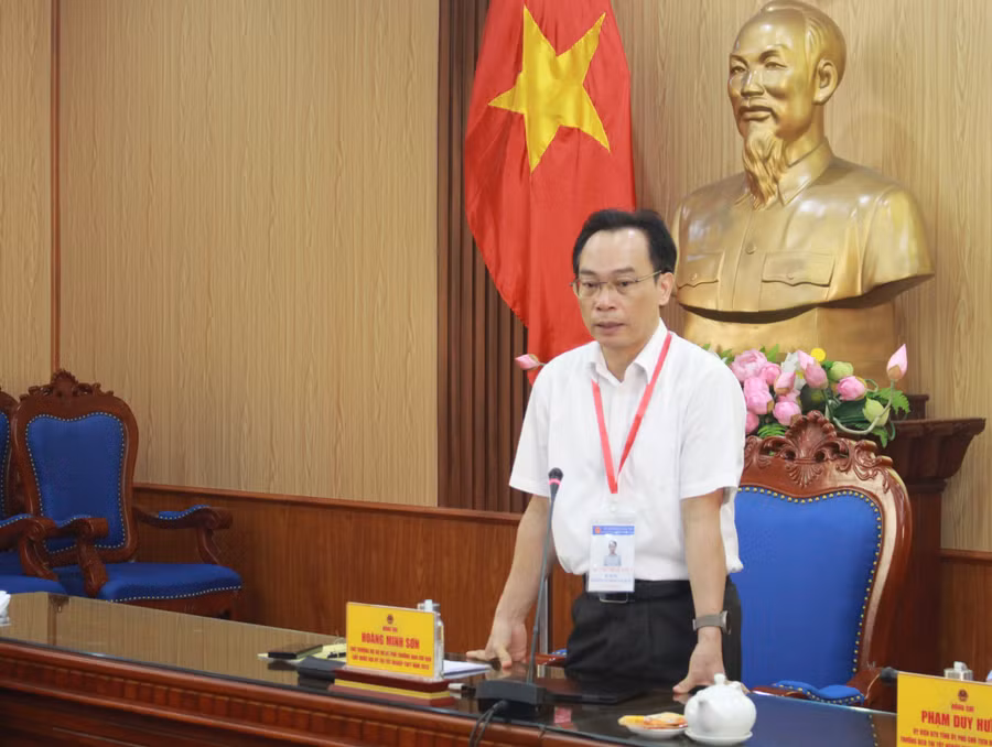 Thứ trưởng Bộ GD&ĐT Hoàng Minh Sơn phát biểu tại buổi làm việc. Thứ trưởng Bộ GD&ĐT Hoàng Minh Sơn phát biểu tại buổi làm việc.