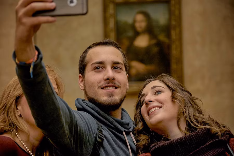 Nghiên cứu của nhóm Barry không bắt mọi người từ bỏ thói quen selfie. Ảnh: Harder Lee. Nguoi hay khoe anh selfie de that bai trong cuoc song hinh anh 3