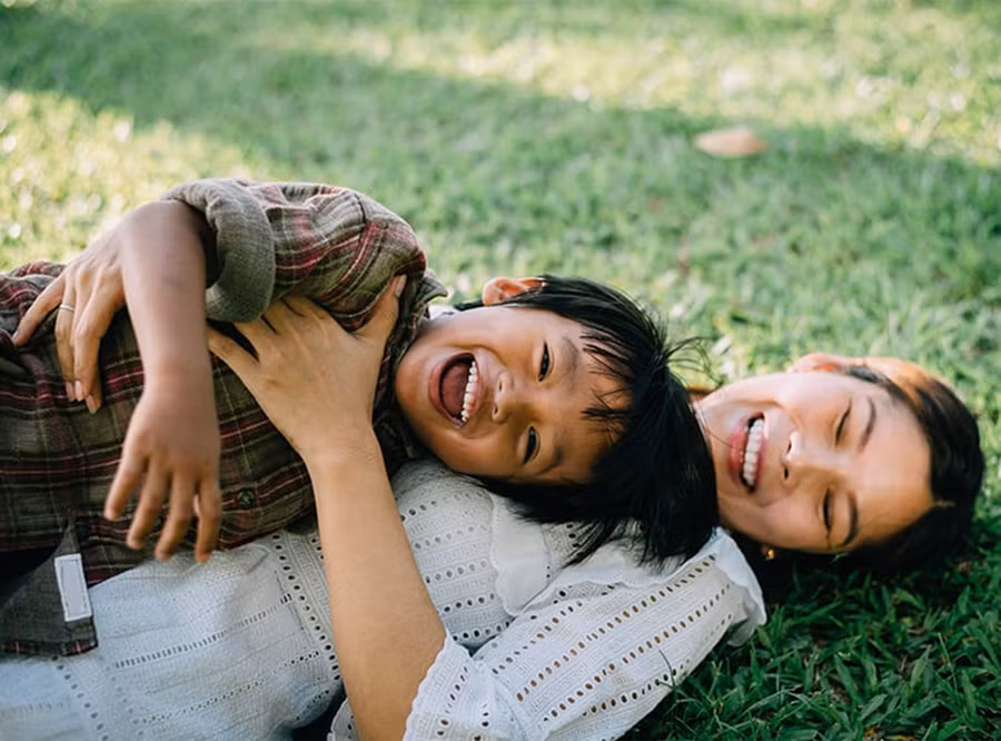 Giữa những khó khăn khi làm mẹ đơn thân, bạn cần cho mình thời gian nghỉ ngơi và tập trung vào bản thân. (Ảnh: ITN).