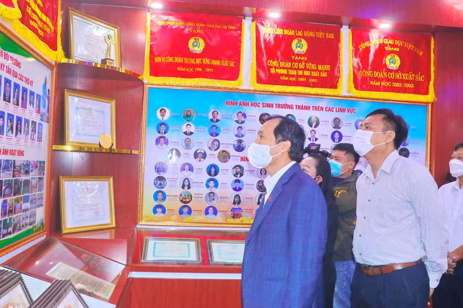 Phòng truyền thống của Trường THCS Kỳ Tân.