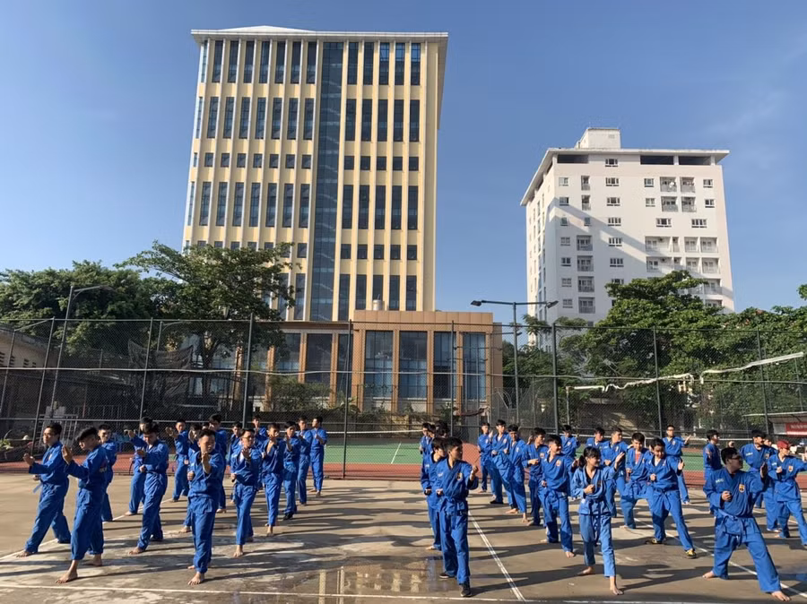 Sinh viên ngành An toàn thông tin trong giờ học giáo dục thể chất