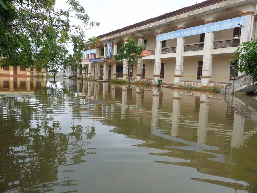 Hiện nhiều trường học vẫn phải cho học sinh nghỉ học để đảm bảo an toàn Hiện nhiều trường học vẫn phải cho học sinh nghỉ học để đảm bảo an toàn