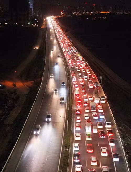 Cao tốc Pháp Vân - Cầu Giẽ ùn tắc gần 5 km