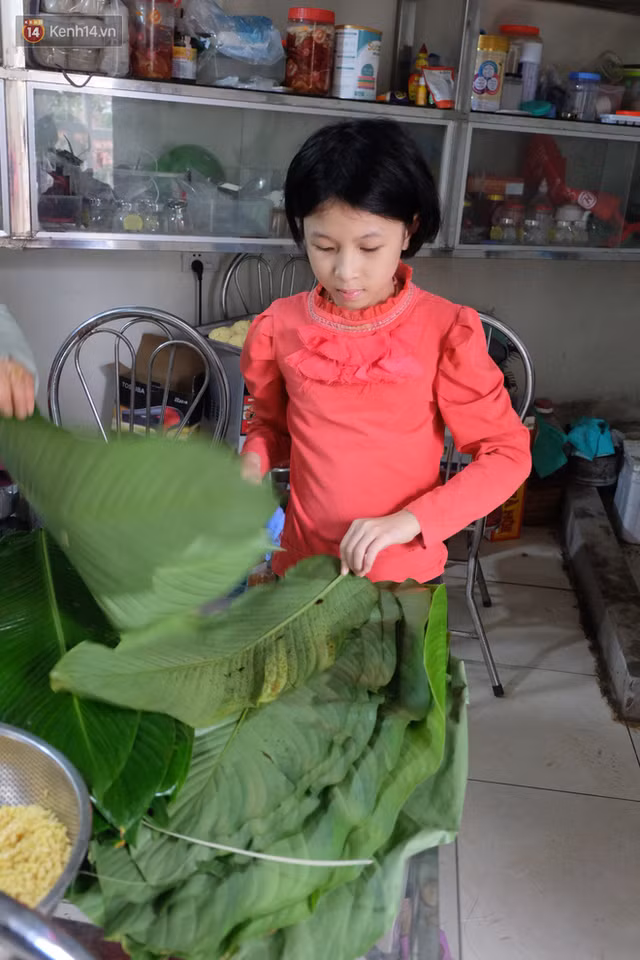 Cái Tết thứ 11 đầm ấm của cặp vợ chồng "ông cháu" lệch nhau 50 tuổi ở Hà Nội ảnh 5 Gia đình luôn bên nhau và đầy ắp tiếng cười.