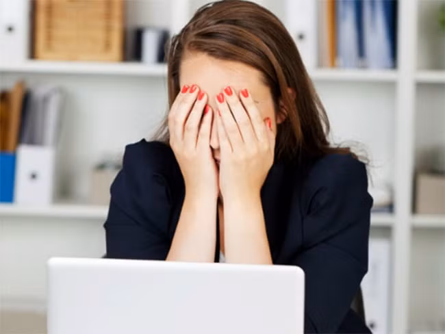 Các vấn đề về thị lực không được điều trị có thể góp phần gây mỏi mắt và đau cơ xương. (Ảnh: ITN) Các vấn đề về thị lực không được điều trị có thể góp phần gây mỏi mắt và đau cơ xương. (Ảnh: ITN)