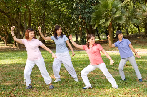 Tăng cường thể thao đúng cách. Ảnh: INT