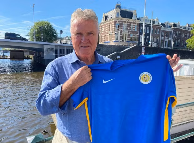 “Phù thủy” Guus Hiddink chính thức dẫn dắt Curacao từ tháng tới.