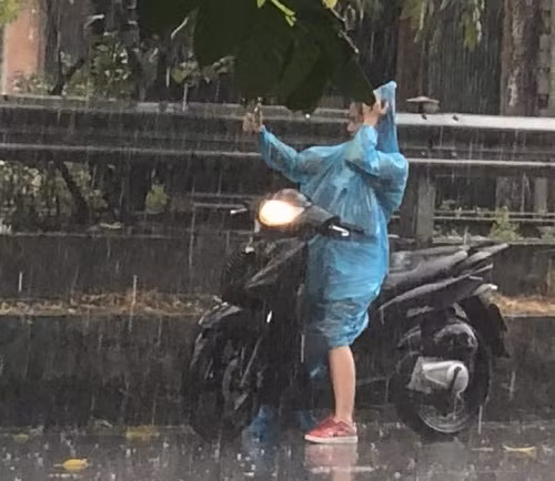 Niềm vui khi nắng hạn gặp mưa rào.