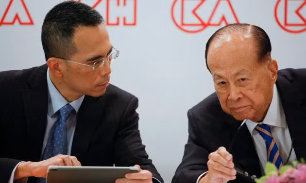 Victor Li - 53 tuổi là người thừa kế tài sản của gia tộc giàu có nhất Hồng Kông, nhưng ít ai biết ông từng phải sống dưới cái bóng của người cha trong suốt thời gian dài trước khi được "truyền ngôi" chính thức