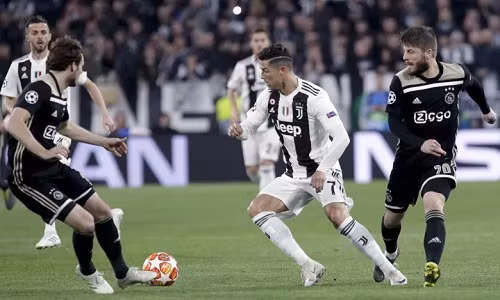 Ronaldo không thể cứu Juventus khỏi thất bại ngay trên sân nhà