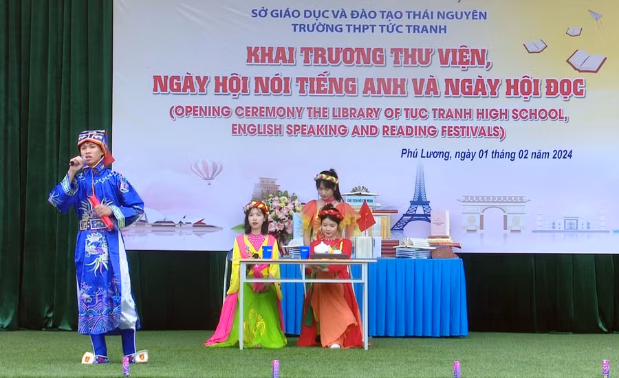 Các em học sinh trường THPT Tức Tranh tham gia các phần thi tại chương trình. Các em học sinh trường THPT Tức Tranh tham gia các phần thi tại chương trình.
